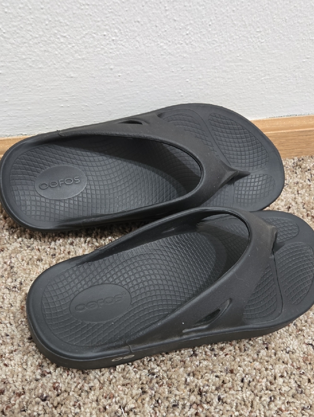 OOFOS OOriginal recovery sandals in black Men's 8 Women's 10